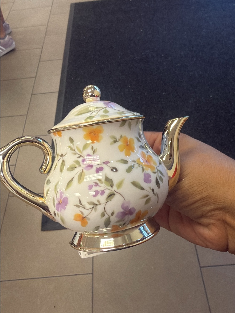 Bath and Bodyworks Floral Teapot with Gold Accents - Wallflower plug